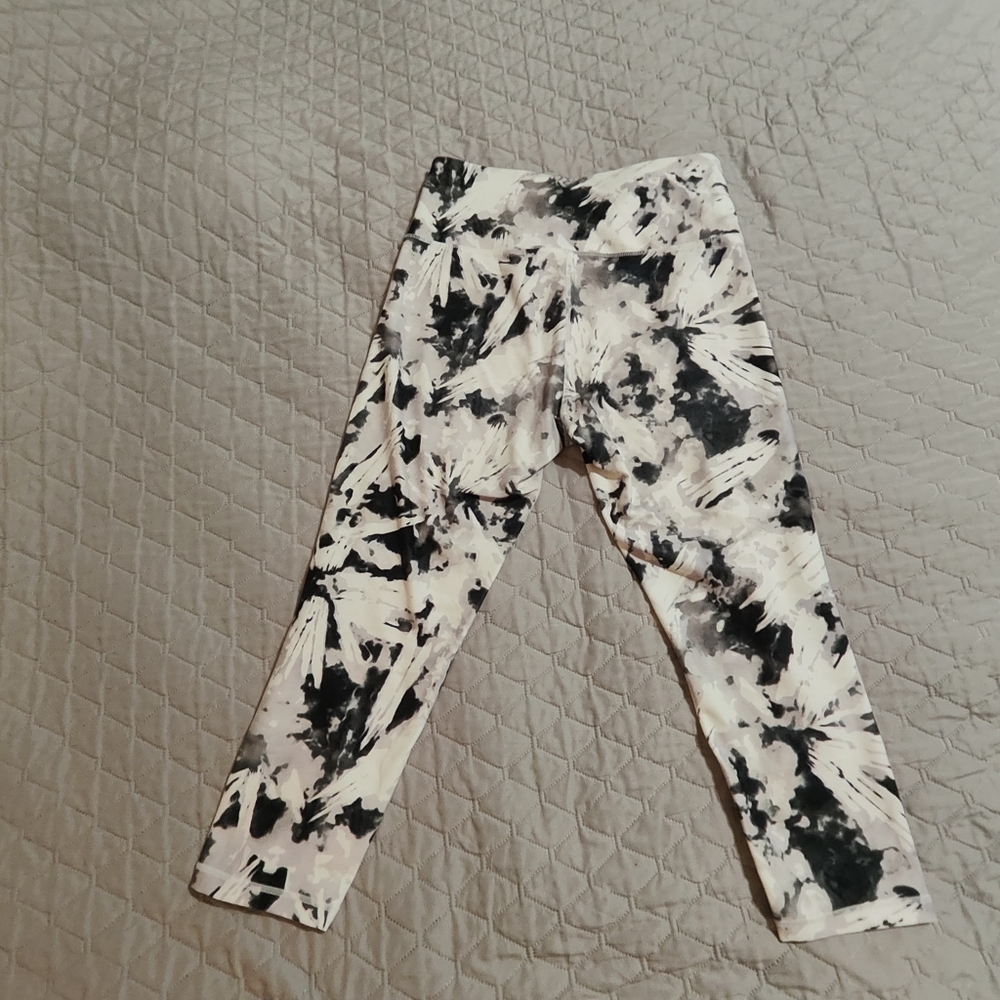 Balance Collection Cropped Leggings - Picture 3 of 5